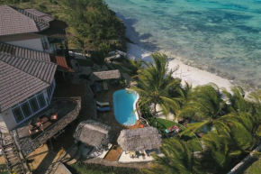 Beautiful Secluded 8 bedroom Beach Villa with Pool